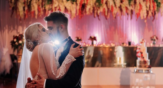 couple having brisbane wedding