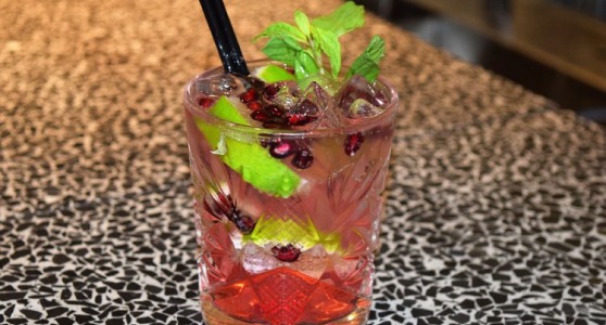 lady-brisbane-nostimo-restaurant-mojito